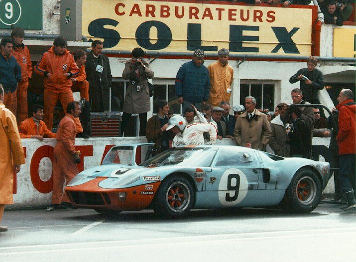 Ford GT40 in for a stop at Le Mans