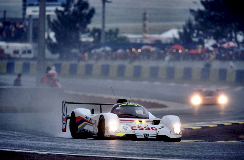 Peugeot 905s in action